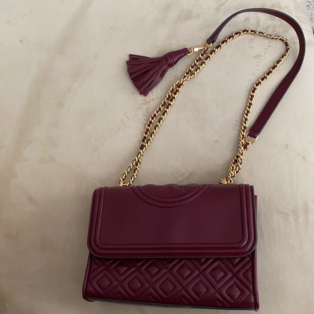 Women’s Quilted Crossbody Bag in Burgundy - Elegant Chain Strap